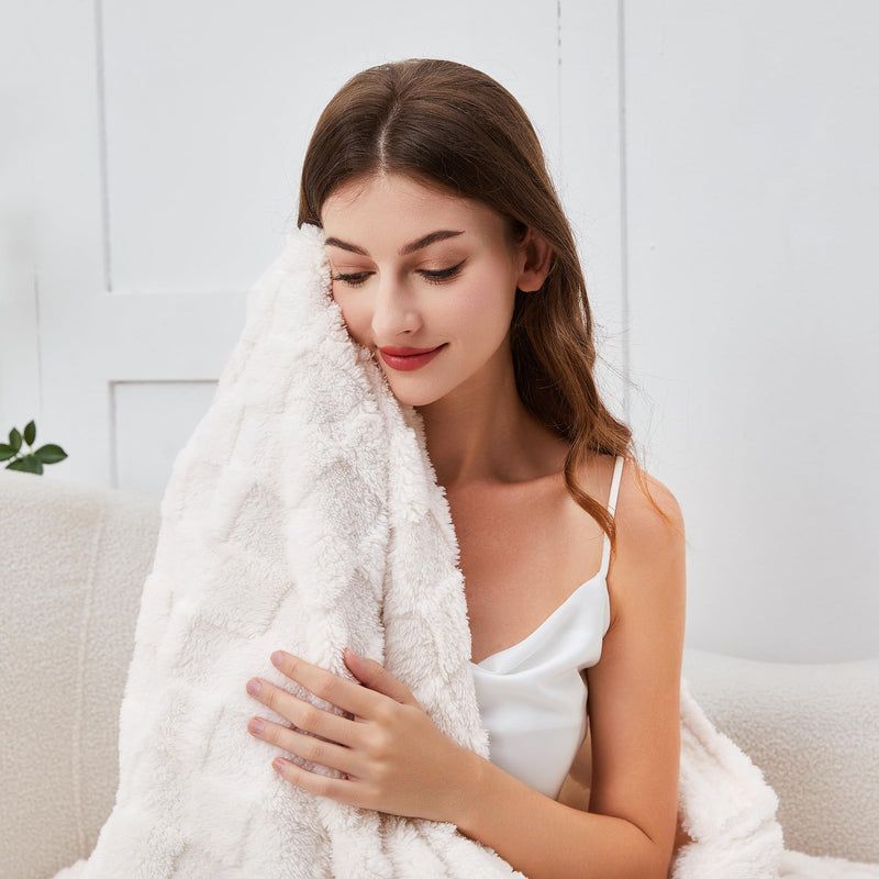 Aganear Fleece Throw Blanket - Cozy Soft Lightweight Fuzzy Throw Blanket for Women Portable Throw Blankets for Couch, Warm Present for Birthday, Christmas, Halloween, Housewarming(50"x60", Khaki)