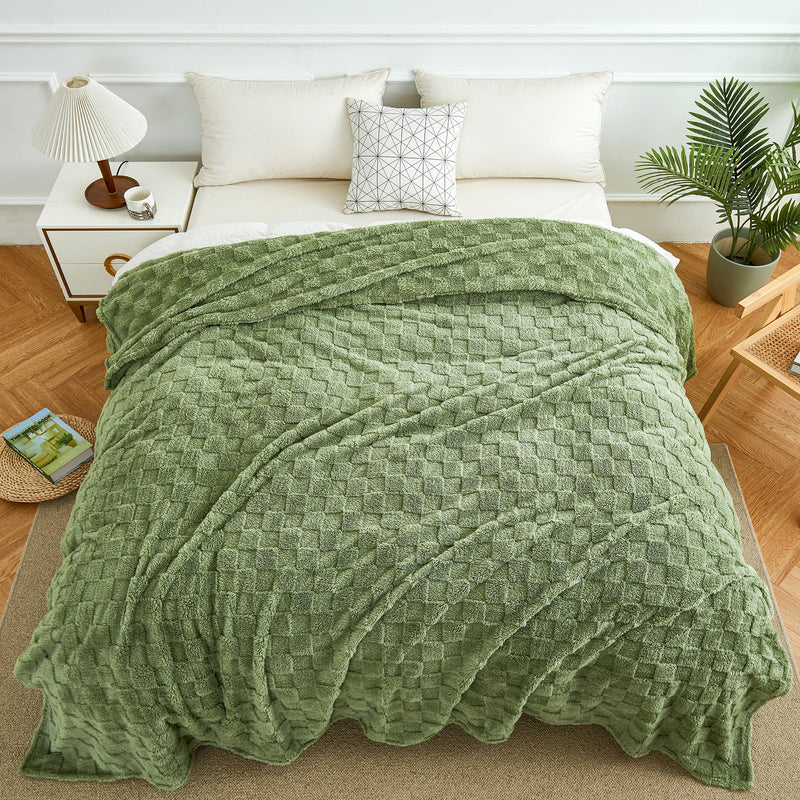 Aganear Fleece Throw Blanket - Cozy Soft Lightweight Fuzzy Throw Blanket for Women Portable Throw Blankets for Couch, Warm Present for Birthday, Christmas, Halloween, Housewarming(50"x60", Khaki)